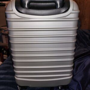Dejuno 22" Hardshell Spinner Suitcase - Used only once!